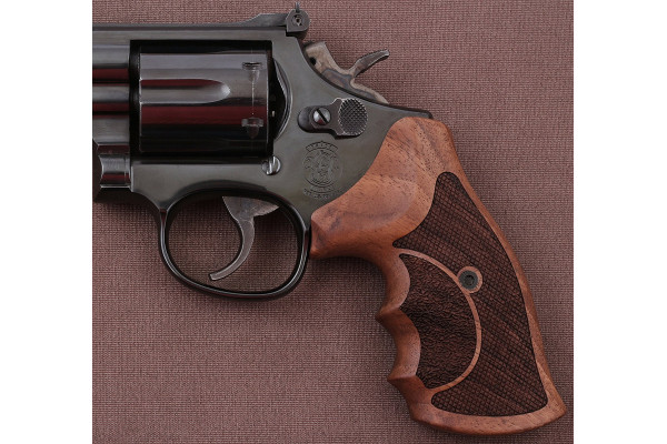 Smith Wesson N Frame Round Butt Ceviz Ağacı Logo Yok 